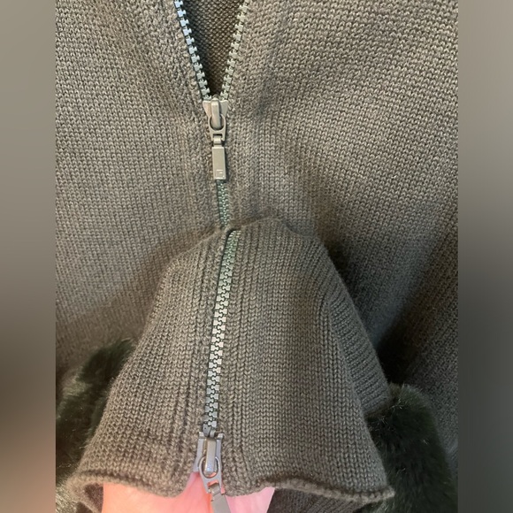 Lafayette 148 size XL cotton/cashmere blend sweater vest with faux fur pockets. - Picture 4 of 7